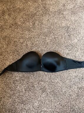 VS Black Strapless Bombshell Bra with Smooth Cups